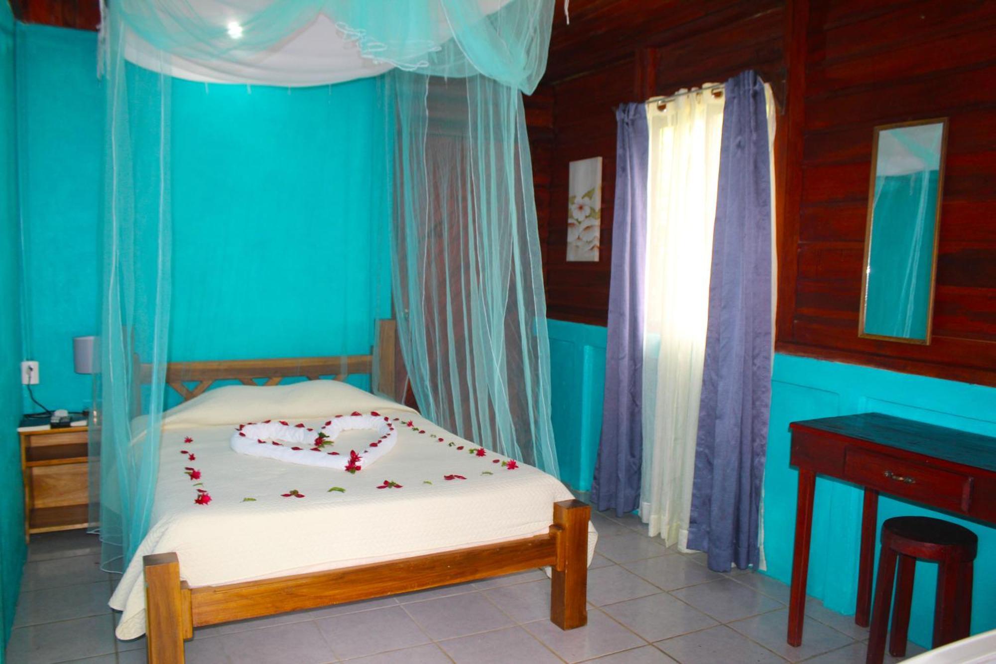 Cabinas Rio Celeste La Amistad Bed & Breakfast Luaran gambar