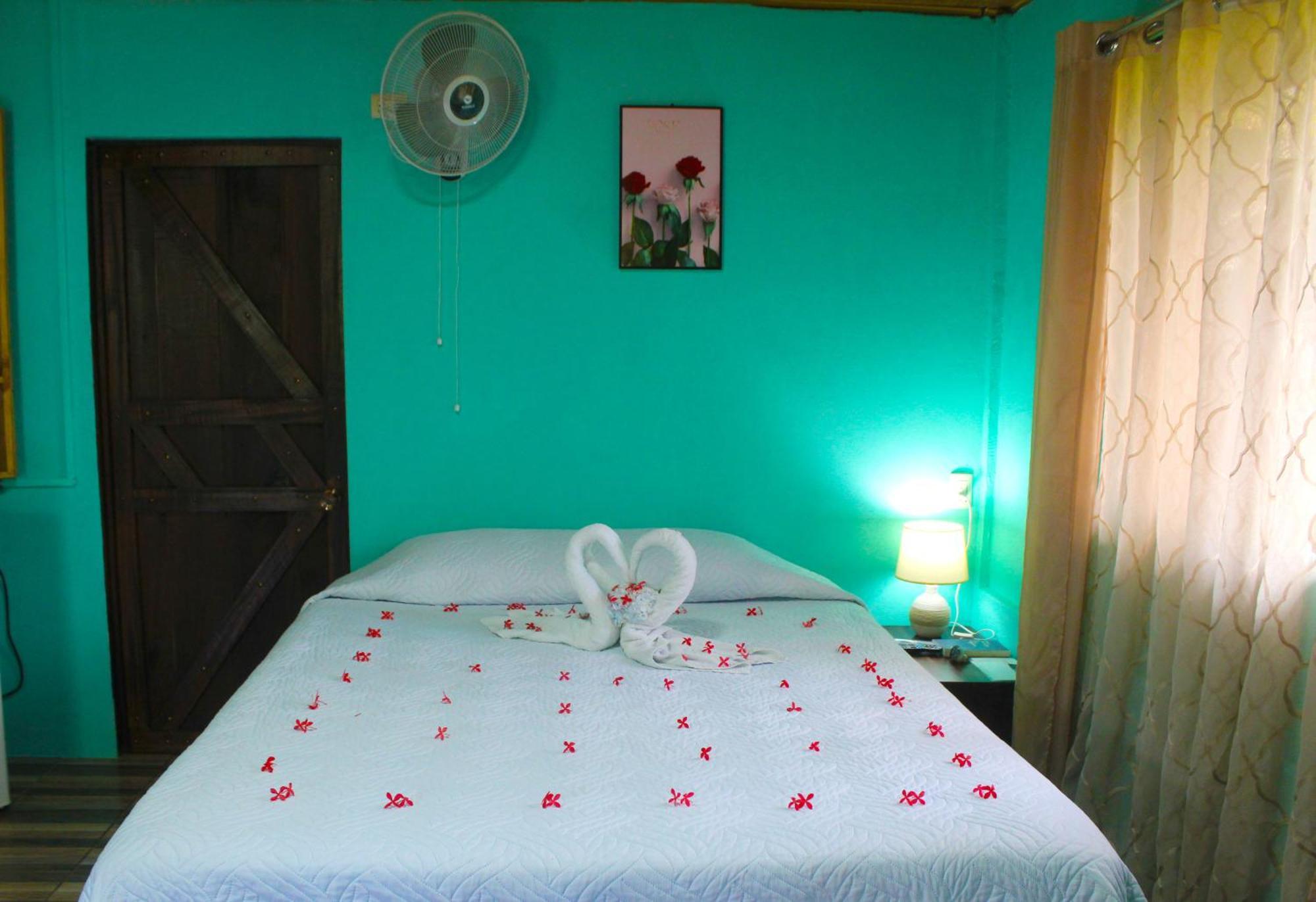 Cabinas Rio Celeste La Amistad Bed & Breakfast Luaran gambar