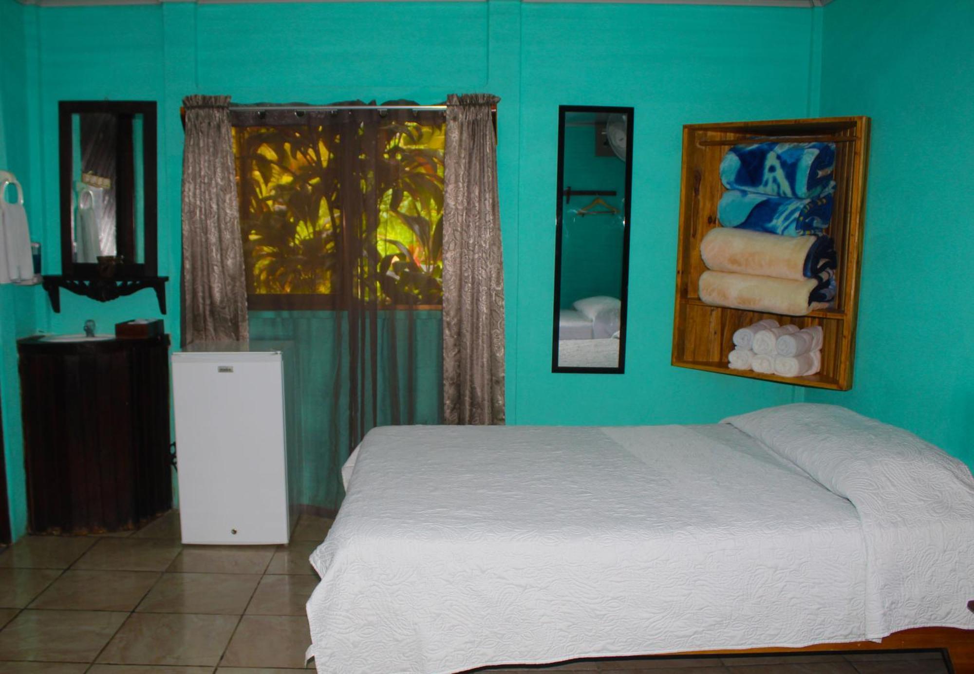 Cabinas Rio Celeste La Amistad Bed & Breakfast Luaran gambar