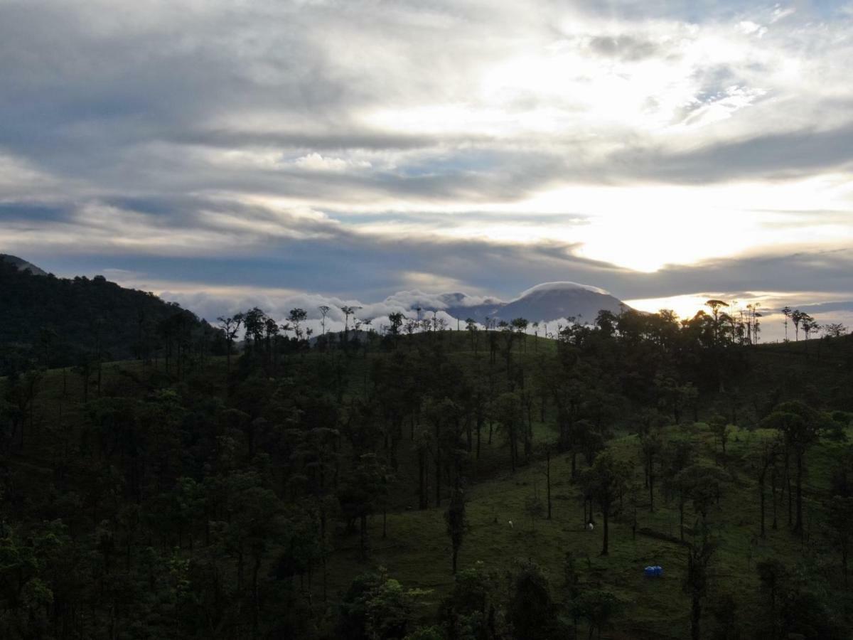 Cabinas Rio Celeste La Amistad Bed & Breakfast Luaran gambar